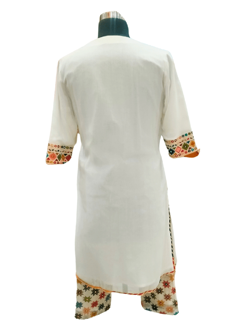 women's multi colour designing white slawar suit._4.jpg